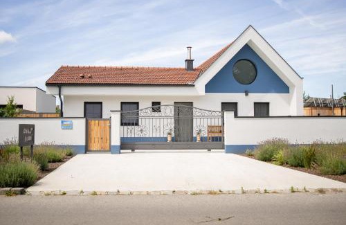 Apetlon House | Pet-Friendly Retreat: CHALET-KOPPI, 4-Star & Guest Rated 9.8