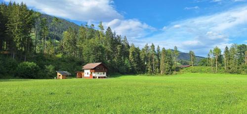 Aich House | Chalet Lärchforst: Family-Friendly Retreat with Pet Access