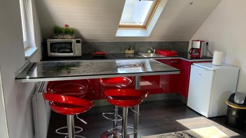 Plaine House | Top-Rated Chalet l Écrin Vert with Oceanfront Pool Access