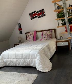 Plaine House | Top-Rated Chalet l Écrin Vert with Oceanfront Pool Access
