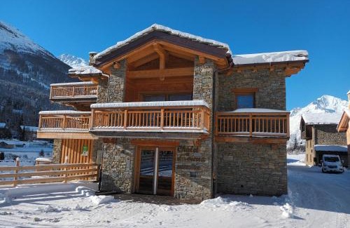 Val Cenis Apartment | Indulge at Chalet L'arcelle with Private Spa & Hot Tub
