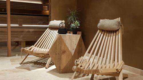 Villard-Reculas Ski Chalet | Discover Chalet l'Ardoisière: 4-Star Retreat with Hot Tub