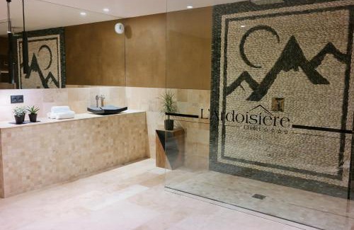 Villard-Reculas Ski Chalet | Discover Chalet l'Ardoisière: 4-Star Retreat with Hot Tub