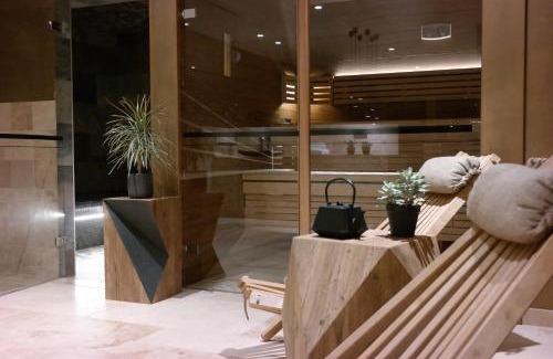 Villard-Reculas Ski Chalet | Discover Chalet l'Ardoisière: 4-Star Retreat with Hot Tub