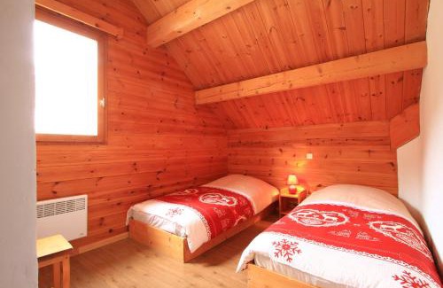 Nevache Ski Chalet | Discover Chalet L'Eitièro: Family & Pet-Friendly Retreat
