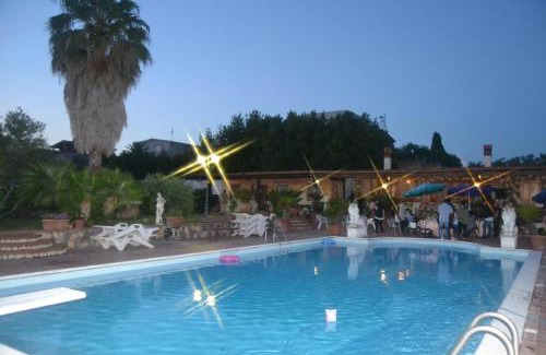 Ardea Ski Chalet | Family-Friendly Chalet with Ocean View & Pool Access
