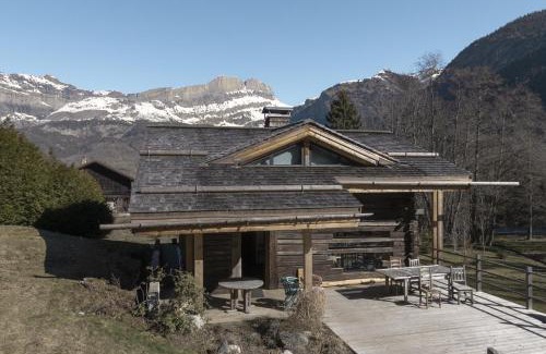 Les Houches Ski Chalet | Chalet L'Oratoire & Mazot - Historic Retreat with Huge Garden