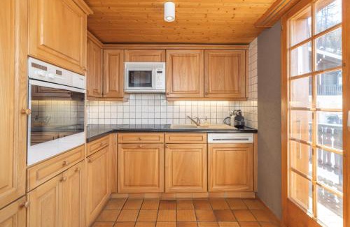 Riddes Ski Chalet | Cozy Family Chalet with Child-Friendly Amenities for 8