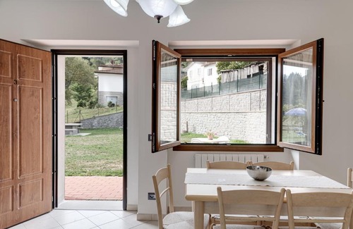 Firenzuola House | Chalet La Greta: Scenic Views & Family-Friendly Amenities