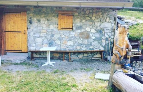 Villar-Saint-Pancrace Ski Chalet | Pet-Friendly Chalet la Lise with Oceanfront Views