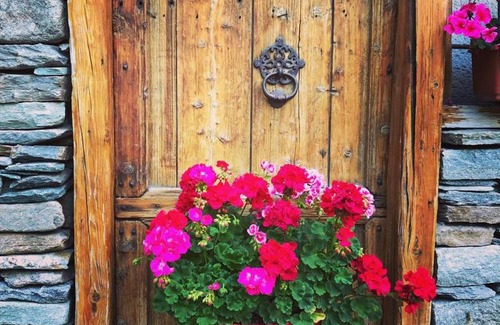 Bessans Apartment | Discover Chalet la Lauzette: Pet & Child Friendly Retreat