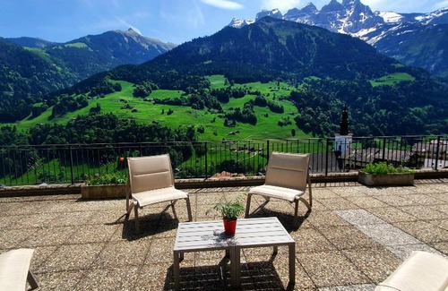 Val d'Illiez Ski Chalet | Oceanfront Chalet La Pala: Rated 9.5/10 with Great Amenities