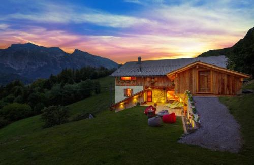 Les Clefs Ski Chalet | Elegant Chalet Ladroit: 5-Star Retreat with Ocean Views