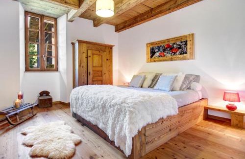Les Clefs Ski Chalet | Elegant Chalet Ladroit: 5-Star Retreat with Ocean Views