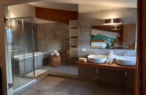 Taverna Bed & Breakfast | Experience Chalet Lago: Pet-Friendly with Top Reviews