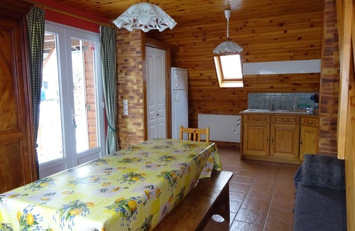 Murat-le-Quaire Ski Chalet | Cozy Chalet 'Le Chardon' with Lake View & Pool Access