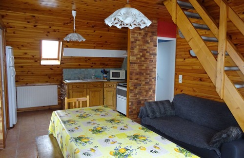 Murat-le-Quaire Ski Chalet | Cozy Chalet 'Le Chardon' with Lake View & Pool Access