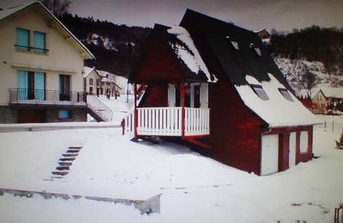 Murat-le-Quaire Ski Chalet | Cozy Chalet 'Le Chardon' with Lake View & Pool Access