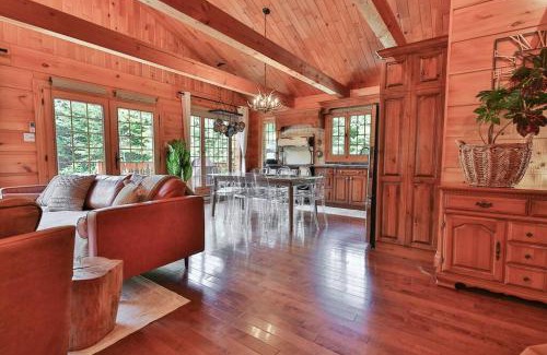 Chertsey Ski Chalet | Explore Chalet “Le Crépuscule”: Rated 10/10 with Hot Tub