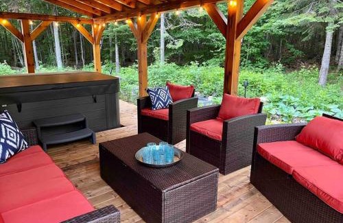 Chertsey Ski Chalet | Explore Chalet “Le Crépuscule”: Rated 10/10 with Hot Tub