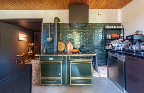 Les Deserts Ski Chalet | Chalet 'Le De Plainpalais' with Mountain View, Private Terrace and Wi-Fi