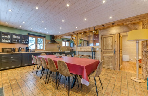Villard-Reculas Ski Chalet | Chalet 'Le Flocon Grand 4 Étoiles' with Mountain View, Private Terrace and Wi-Fi
