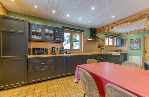 Villard-Reculas Ski Chalet | Chalet 'Le Flocon Grand 4 Étoiles' with Mountain View, Private Terrace and Wi-Fi
