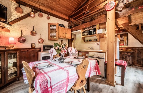 Vacheresse Ski Chalet | Cozy Chalet 'Le Glacier' with Mountain View & Private Garden