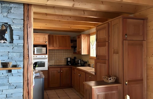 Les Claux Ski Chalet | Chalet 'Le Hors Piste' with Mountain View, Private Garden and Wi-Fi