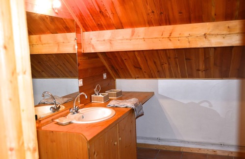 Nevache Ski Chalet | Pet-Friendly Escape at Chalet Le Murè in Nevache