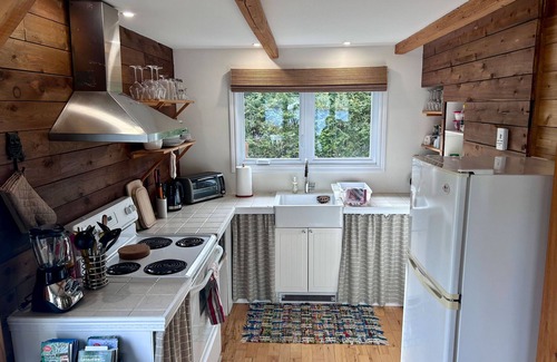 Chertsey Ski Chalet | Pet-Friendly Chalet Le Nénuphar with Spa & Pool Perks
