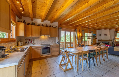 Saint-Pierre-de-Clages Ski Chalet | Experience Chalet Le Papillon with Sauna & Spa Amenities