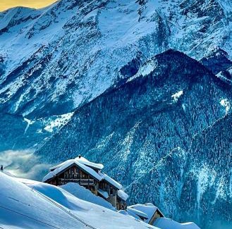 Villard-Reculas Ski Chalet | Chalet Le Perchoir: Spa, Sauna & Ski-In Access