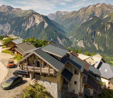 Villard-Reculas Ski Chalet | Chalet Le Perchoir: Spa, Sauna & Ski-In Access