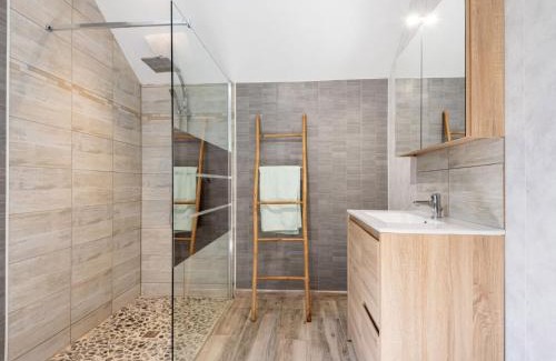 La Haye-d'Ectot Ski Chalet | Pet-Friendly Escape at Chalet Le Petit Chalet - 10/10 Rating