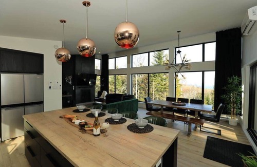 Saint-Joseph-de-la-Rive Ski Chalet | Experience Chalet le Sélect #2: High-Rated & Family-Friendly