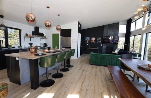 Saint-Joseph-de-la-Rive Ski Chalet | Experience Chalet le Sélect #2: High-Rated & Family-Friendly