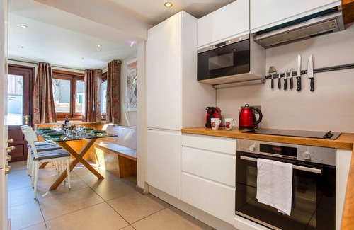 Chamonix City Centre Ski Chalet | Chalet le Tremplin: Relax in a Hot Tub for 6 Guests