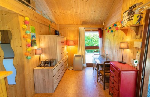 Sevrier Ski Chalet | Chalet lEdelweiss: Family-Friendly Retreat with Ocean Views