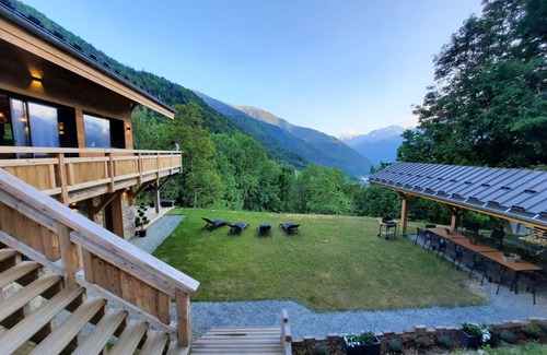 Vaujany Ski Chalet | Experience Chalet Léonie: Ocean Views and Spa Retreat