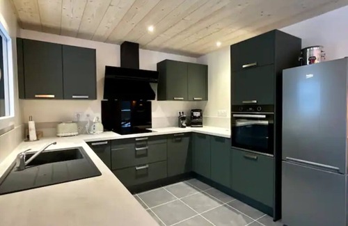 Gerbepal Ski Chalet | Inviting Chalet 'Les 2 Marmottes' with Mountain View & Spa