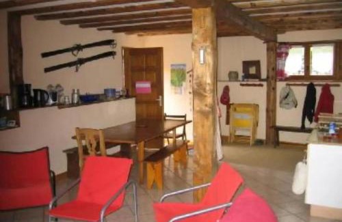 Les Varcins Ski Chalet | Charming Chalet in Les 3 Vallées: Family-Friendly Retreat