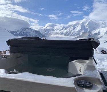 Villard-Reculas Ski Chalet | Inviting Chalet Les Ecrins with Hot Tub & Family-Friendly Amenities