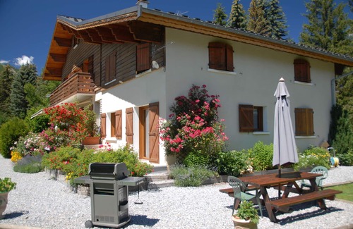 Barcelonnette Ski Chalet | Family-Friendly Chalet Ecureuils with Ocean View & Pool