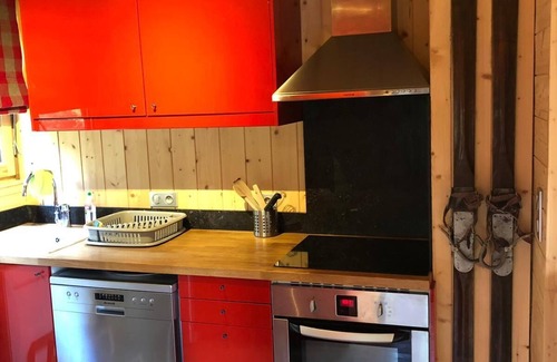 La Cure Ski Chalet | Discover Chalet Les Ecureuils: Pet-Friendly Lake View Retreat