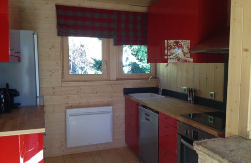 La Cure Ski Chalet | Discover Chalet Les Ecureuils: Pet-Friendly Lake View Retreat