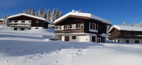 Lamoura Ski Chalet | Oceanfront Family Retreat at Chalet Les Epilobes
