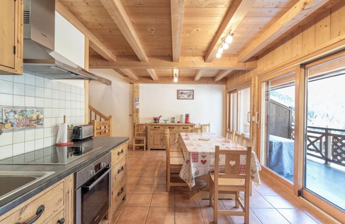 Sixt-Fer-a-Cheval Ski Chalet | Chalet 'Les Laouchets - 8 Pers' with Mountain View, Balcony and Wi-Fi