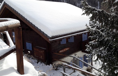 Saint-Luc Ski Chalet | Discover Relaxation at Chalet les Roches de Nava