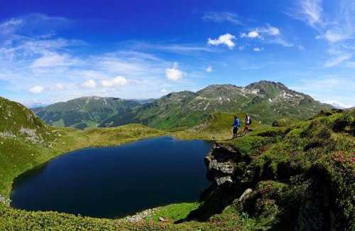 Kirchberg in Tirol Ski Chalet | Explore Chalet Levi: Pet-Friendly Retreat for Families